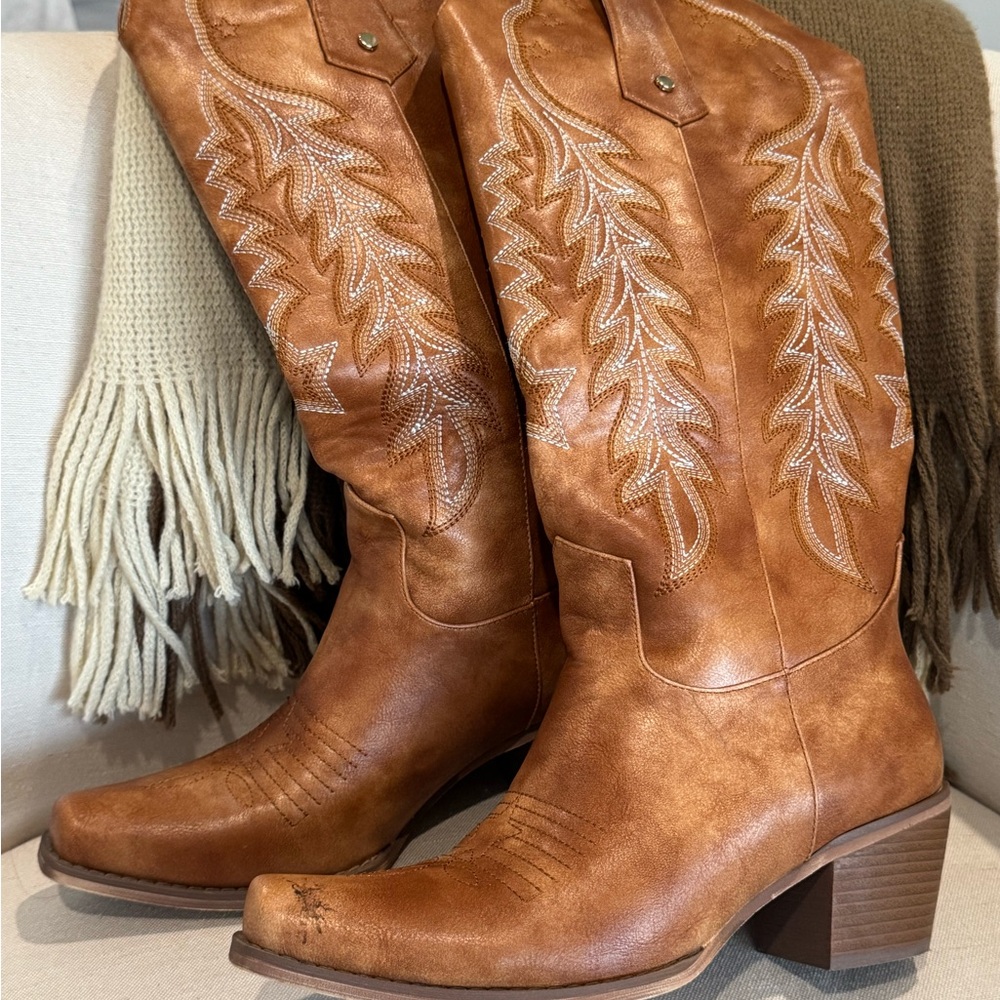 Elegant Tan Leather Heeled Boots